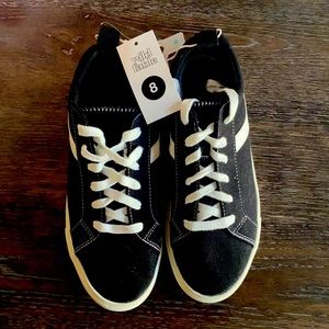 Wild Fable Black & White Sneakers size 8